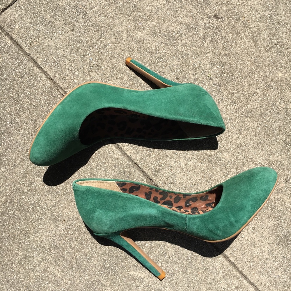 Jessica Simpson pumps